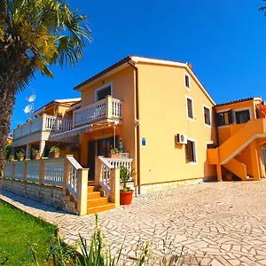apartments-orange-768.in-istria.net/